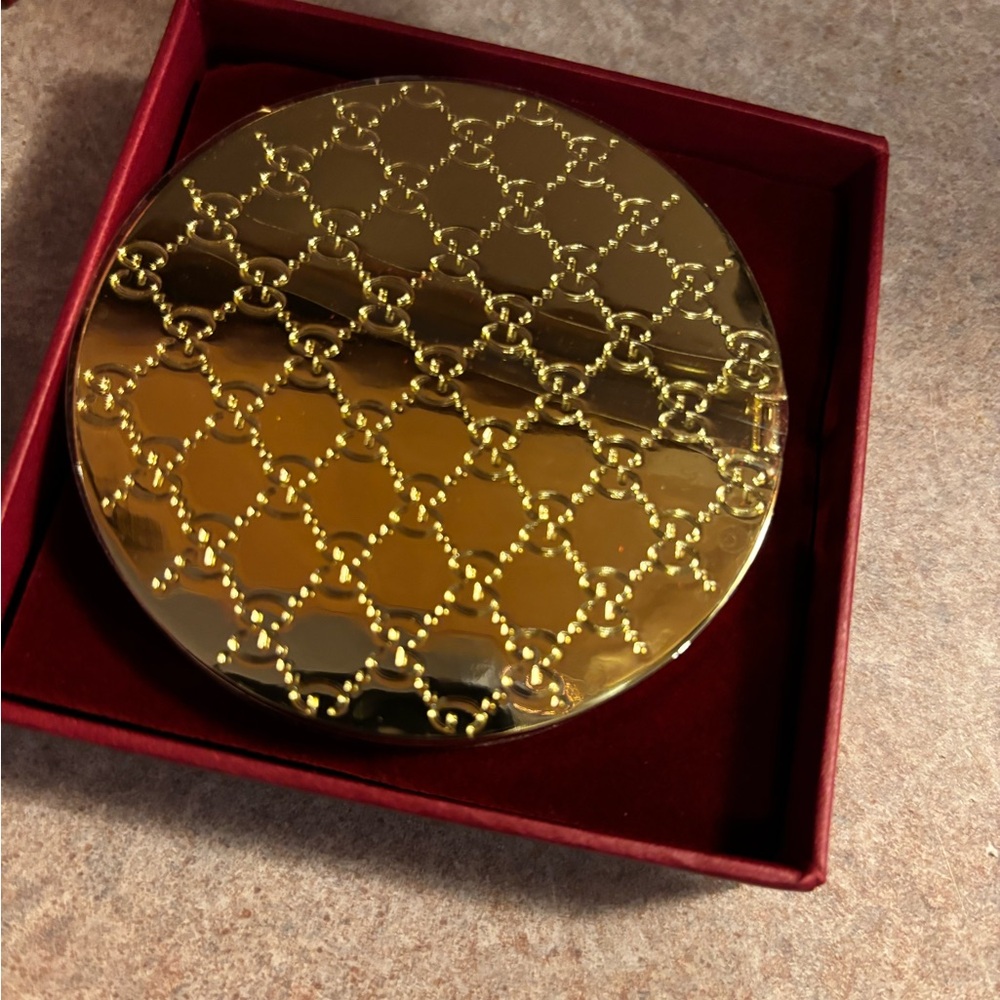 Gucci Gold Patterned Compact - Picture 2 of 3